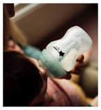 Tommee Tippee Advanced Anti-Colic Newborn Starter Set for Colicky Babies, 4 x Bottles, 2 x Teats, Vented Anti-Colic Wand