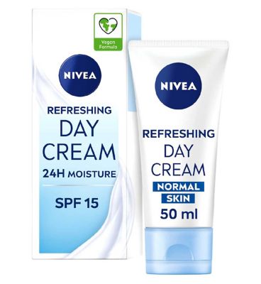 NIVEA 24H Moisture Refreshing Day Cream with Vitamin E for Normal Skin SPF15 50ml