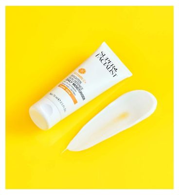 Super Facialist Vitamin C+ Skin Defence Daily Moisturiser 75ml