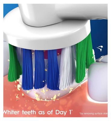Oral-B 3D White Toothbrush Head with CleanMaximiser Technology, 8 Pack