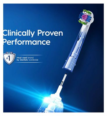Oral-B 3D White Toothbrush Head with CleanMaximiser Technology, 8 Pack