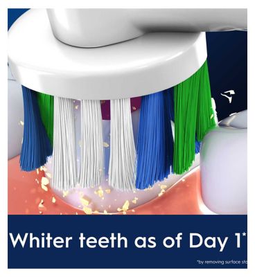 Oral-B 3D White Toothbrush Head with CleanMaximiser Technology, 4 Pack