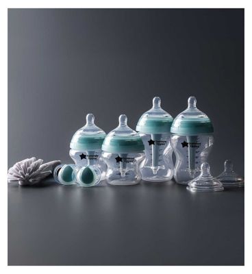 Tommee Tippee Advanced Anti-Colic Newborn Starter Set for Colicky Babies, 4 x Bottles, 2 x Teats, Vented Anti-Colic Wand