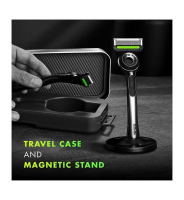 Gillette Labs Razor with Exfoliating Bar Starter Set including Travel Case and Moisturiser