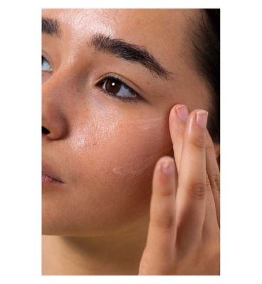 Skingredients Skin Shield Moisturising + Priming SPF 50 PA+++ Sunscreen Refillable Primary Pack 73ml
