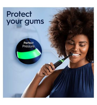 Oral-B iO4 Electric Toothbrush - Black (+Travel Case)