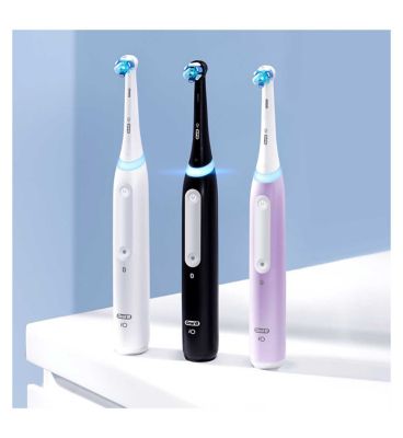 Oral-B iO4 Electric Toothbrush - Black (+Travel Case)