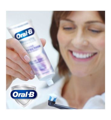 Oral-B 3D White Luxe Perfection Toothpaste Duo Pack 2 x 75ml<br/>