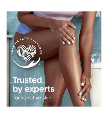 Venus Comfort Glide Coconut Plus Olay Razor- 8 Blades