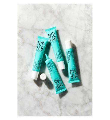 Nip+Fab  Hyaluronic Fix Extreme 4 Multi-Blur Line & Pore Perfector 2% 15ml