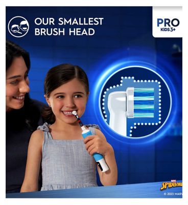 Oral-B Pro Kids Electric Toothbrush, 1 Handle Featuring Marvel Spider-Man, 1 Toothbrush Head, 1 Travel Case