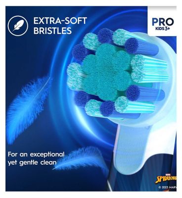 Oral-B Pro Kids Electric Toothbrush, 1 Handle Featuring Marvel Spider-Man, 1 Toothbrush Head, 1 Travel Case