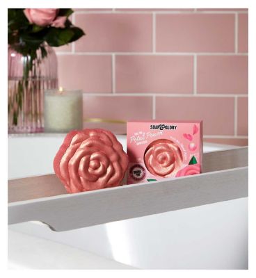 Soap & Glory Petal Power Bath Bomb Fizzer