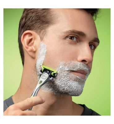 Wilkinson Sword Hydro 5 Sensitive Razor For Men with Aloe Vera to Reduce Irritation, 1 Men's Razor Handle + 4 Blades Refills