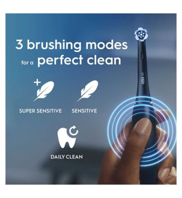 Oral-B iO2 Electric Toothbrush Night Black with Travel Case