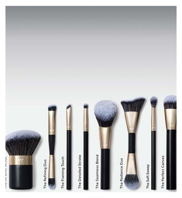No7 Pro Artist The Soft Sweep Fluffy Eyeshadow Brush
